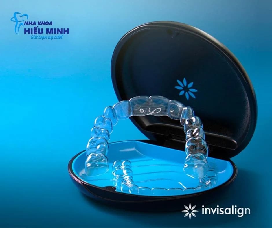 Hộp khay niềng Invisalign chính hãng
